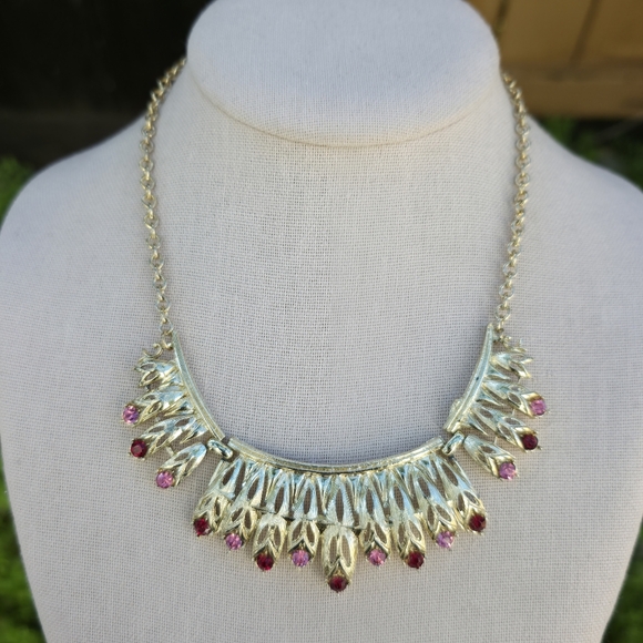 Vintage Gold Tone Choker Necklace Pink & Red Rhinestone Accents Bib Style - Picture 8 of 10